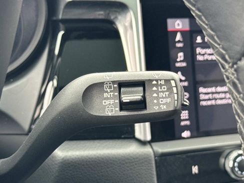 Used 2022 Porsche Macan image 9