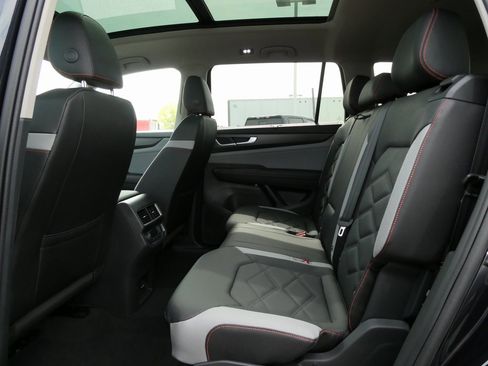 New 2025 Volkswagen Atlas Peak Edition SE image 37