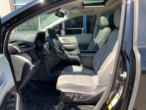 Used 2022 Toyota Sienna XLE AWD/4WD image 11