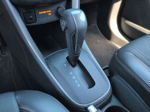 Used 2022 Chevrolet Trax LT w/ LT Convenience Package image 16