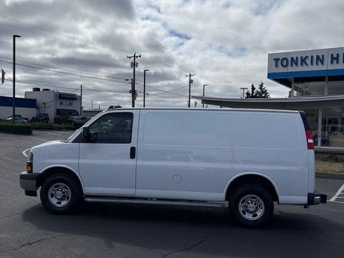 Used 2019 Chevrolet Express 2500 w/ Driver Convenience Package RWD image 8