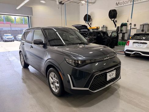 Used 2025 Kia Soul LX w/ LX Technology Package FWD image 7