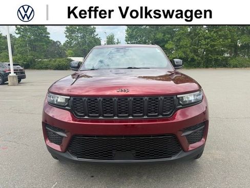Used 2023 Jeep Grand Cherokee Altitude AWD/4WD image 8