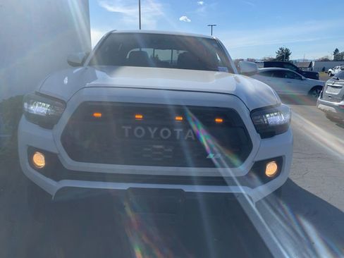 Used 2019 Toyota Tacoma TRD Off-Road image 6