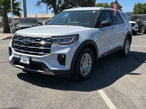 New 2026 Ford Explorer Active w/ Active Comfort Package RWD image 7