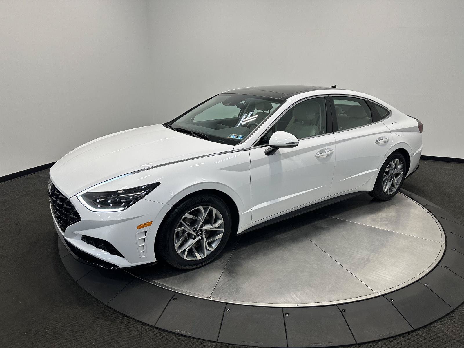 Certified 2023 Hyundai Sonata SEL w/ Convenience Package FWD image 4