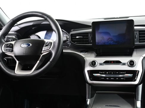 Used 2023 Ford Explorer XLT w/ Equipment Group 202A image 8
