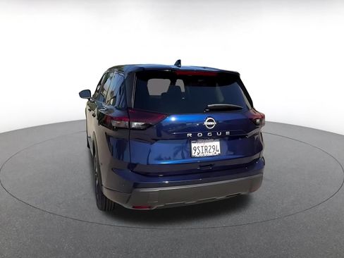 Used 2025 Nissan Rogue SV FWD image 11