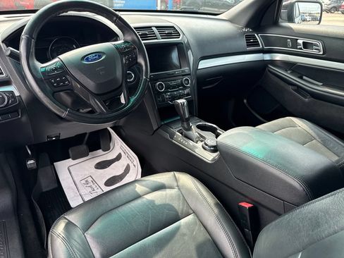 Used 2017 Ford Explorer XLT w/ Equipment Group 202A AWD/4WD image 15