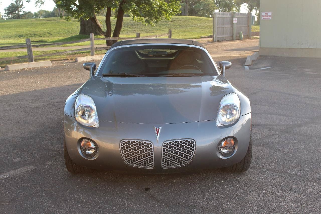 Used 2007 Pontiac Solstice Convertible w/ Premium Package RWD image 3