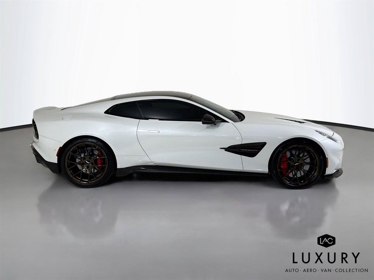 Used 2025 Aston Martin Vanquish RWD image 4