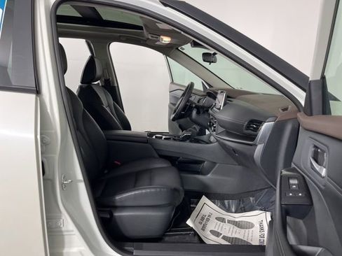 Used 2023 Nissan Rogue SV w/ SV Premium B Package AWD/4WD image 40