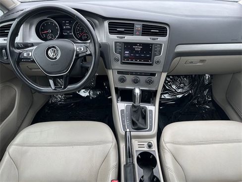 Used 2016 Volkswagen Golf S image 10