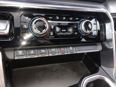 Used 2024 GMC Sierra 3500 Denali Ultimate AWD/4WD image 19