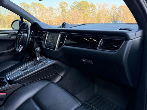 Used 2017 Porsche Macan S image 23