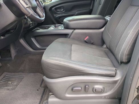 Used 2018 Nissan Titan SV w/ SV Convenience Package image 19