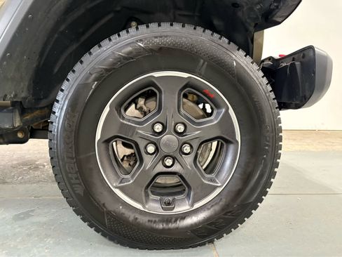 Used 2020 Jeep Gladiator Rubicon w/ Cold Weather Group image 8