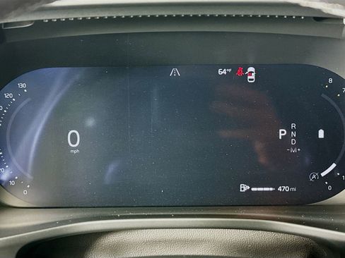 Used 2025 Volvo XC40 B5 Plus image 13