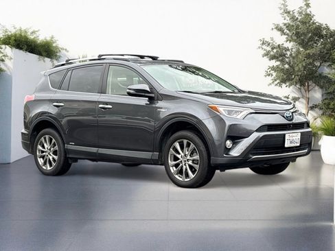 Used 2016 Toyota RAV4 Limited image 1