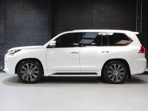 Used 2019 Lexus LX 570 4WD image 3