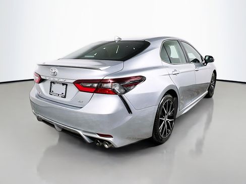 Used 2023 Toyota Camry SE image 4