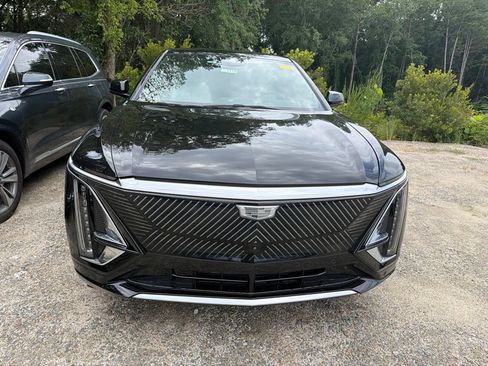 Used 2024 Cadillac Lyriq Luxury RWD image 2