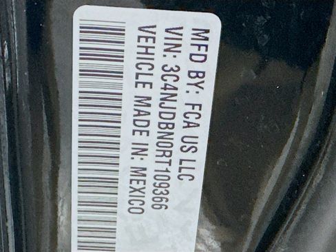 Used 2024 Jeep Compass Latitude image 12