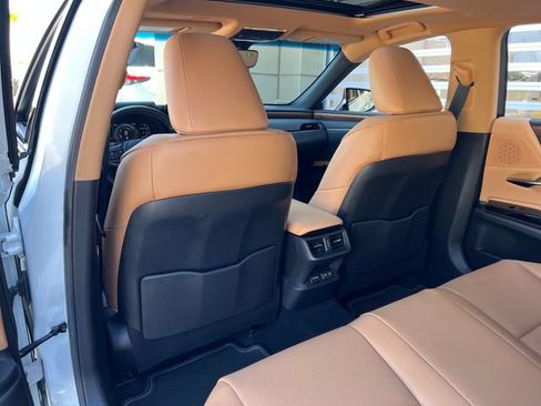 Used 2025 Lexus ES 300h w/ Premium Package FWD image 38