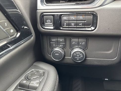 Used 2025 GMC Yukon XL Denali AWD/4WD image 20