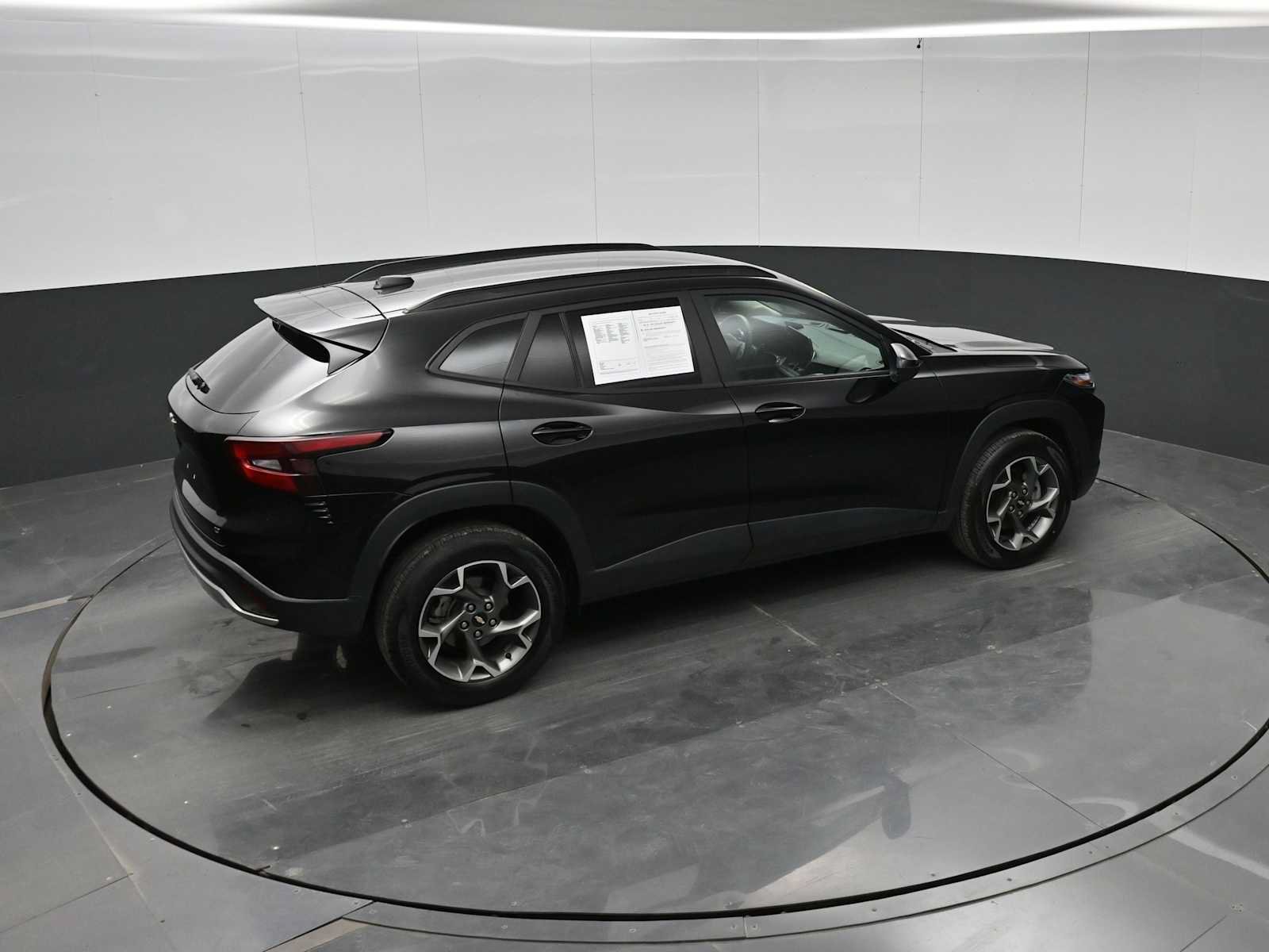 Used 2025 Chevrolet Trax LT FWD image 34