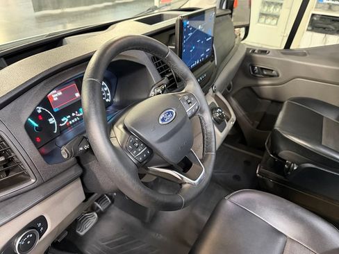Used 2022 Ford E-Transit Medium Roof RWD image 13