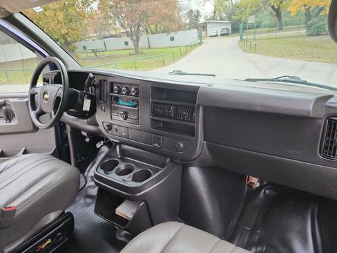 Used 2015 Chevrolet Express 2500 w/ Cold Climate Package image 28