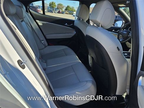 Used 2025 Genesis G70 2.5T image 15
