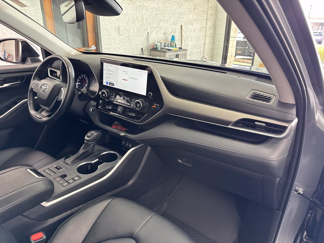 Used 2025 Toyota Highlander XLE AWD/4WD image 55
