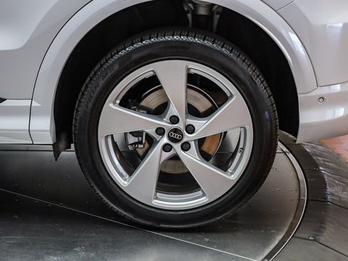 Certified 2025 Audi Q5 2.0T Premium Plus w/ Premium Plus image 11