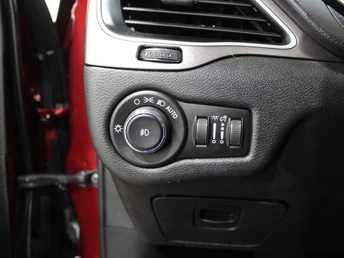 Used 2019 Jeep Cherokee Latitude Plus AWD/4WD image 6