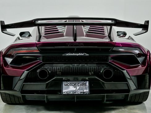 Used 2022 Lamborghini Huracan STO image 17