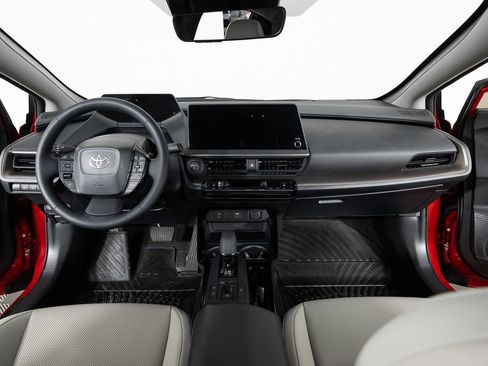 Used 2025 Toyota Prius XLE image 29