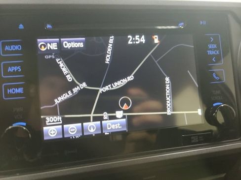 Used 2017 Toyota Tacoma TRD Sport AWD/4WD image 32