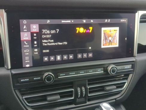 Used 2021 Porsche Macan image 12