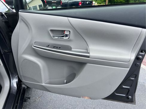 Used 2016 Toyota Prius V Five FWD image 17