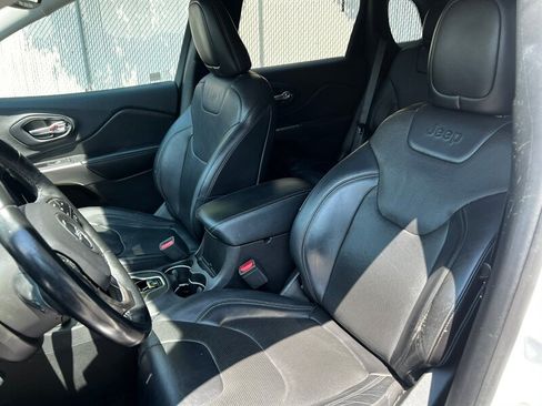 Used 2019 Jeep Cherokee Limited w/ Luxury Group AWD/4WD image 17