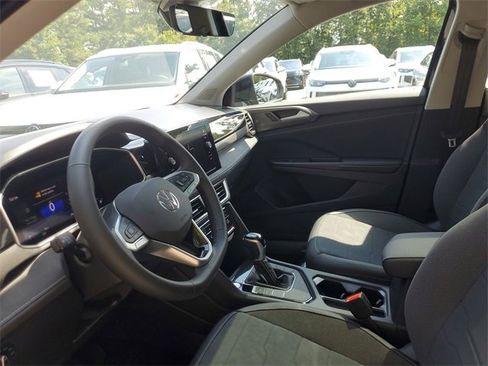 New 2025 Volkswagen Taos SE image 17