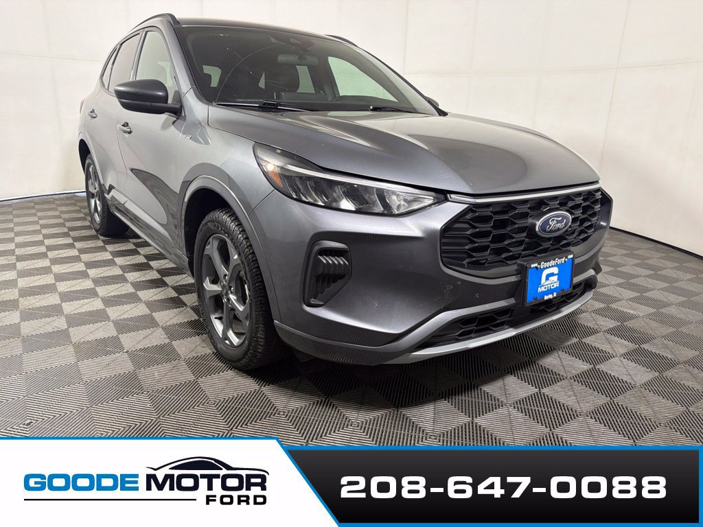 Used 2023 Ford Escape ST-Line w/ Tech Pack #1 AWD/4WD image 2