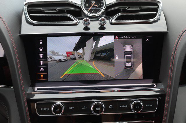 Used 2023 Bentley Bentayga AWD/4WD image 36