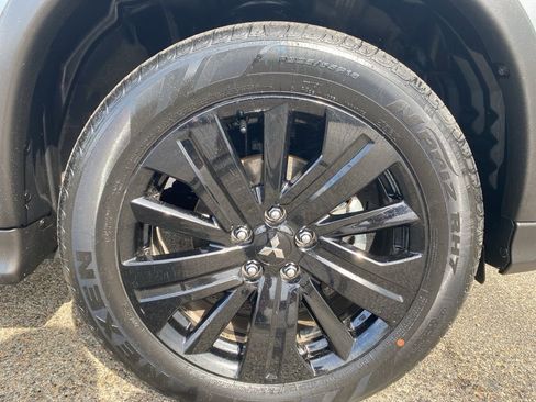 Used 2025 Mitsubishi Outlander Sport LE image 9