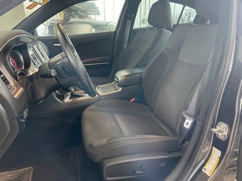 Used 2019 Dodge Charger SXT RWD image 15