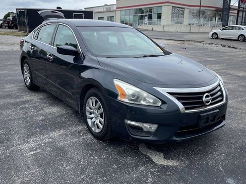 Used 2015 Nissan Altima 2.5 S FWD image 2