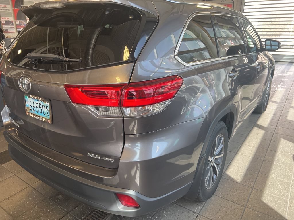Certified 2018 Toyota Highlander XLE AWD/4WD image 6