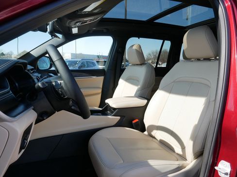 Used 2025 Jeep Grand Cherokee Limited w/ Luxury Tech Group II image 35